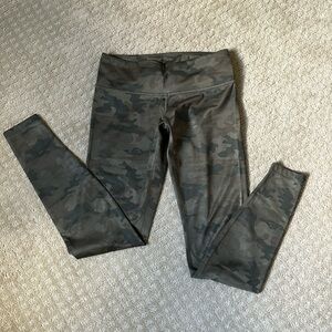 Lululemon leggings a green camo